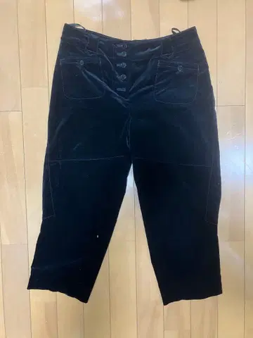 DKNY 블랙 코듀로이 하프 팬츠 버튼 플라이