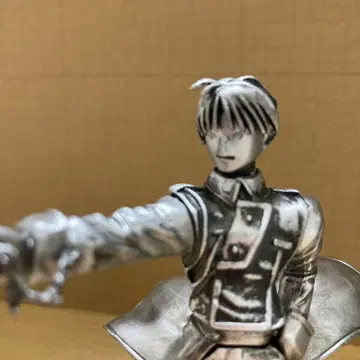 강철의 연금술사 로이 머스탱 피규어