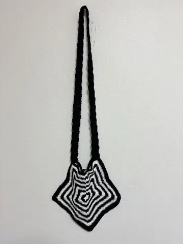 새상품 discovered 디스커버드 크로셰 니트 숄더백 파우치