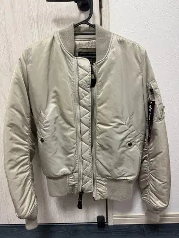 AlphaIndustries EMODA MA-1 자켓 라이트 그레이