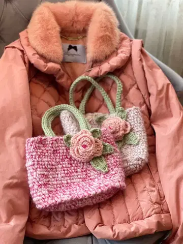 핸드메이드 작가의 로즈 백 1점 한정. 털실은 프랑스제. 1점 판매.