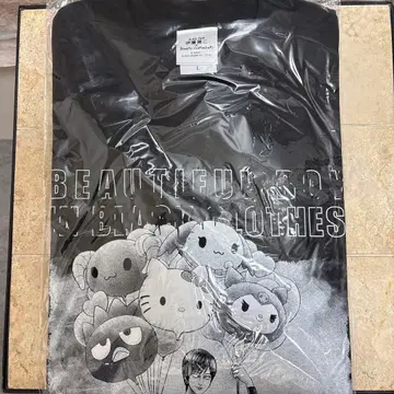 이토 준지 x 산리오 캐릭터 T셔츠 L 부유하는 사거리의 미소년