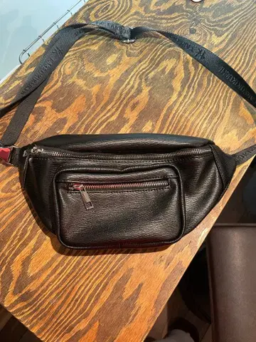 타케오 키쿠치, 블랙 바디백 웨스트 파우치