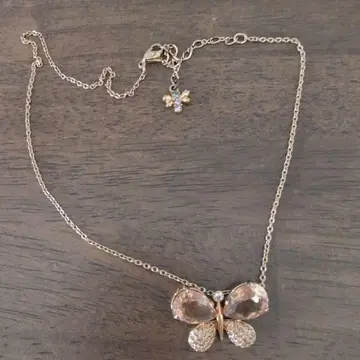 스와로브스키 나비 모티브 버터플라이 목걸이 크리스탈