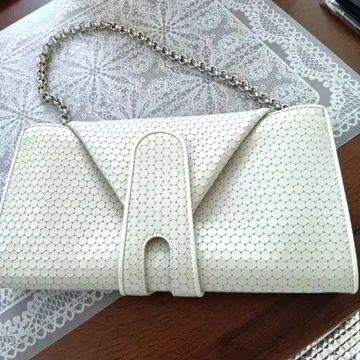 히로코 하야시 칼디나레 체인 부착 장지갑 화이트