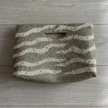 제브라 패턴 비즈 클러치백