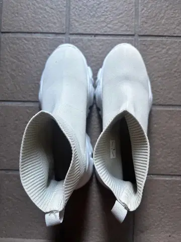 화이트 니트 부츠 통굽 밑창