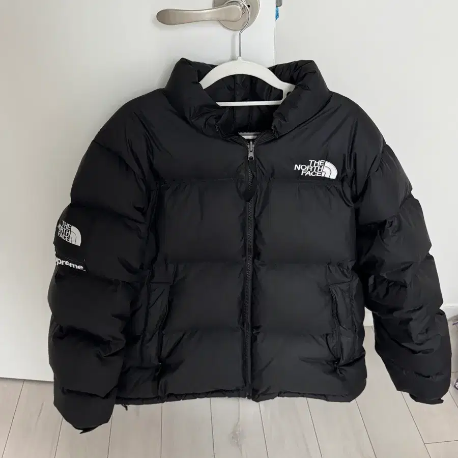 SUPREME | 슈프림 Supreme Micro Down Hooded Pullover Silver SUPREME | 슈프림 Supreme Micro Down Hooded Pullover Silver