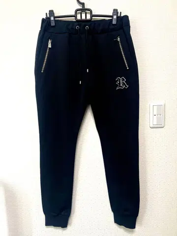 블랙 조거 팬츠 R 자수