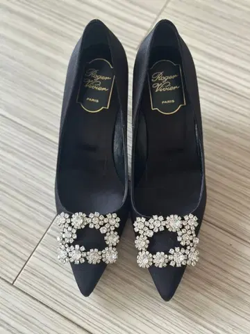 Roger Vivier 블랙 스틸레토 힐