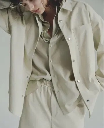 MIESROHE 미스 로에 지속가능성 텐트 라인 오버사이즈 셔츠