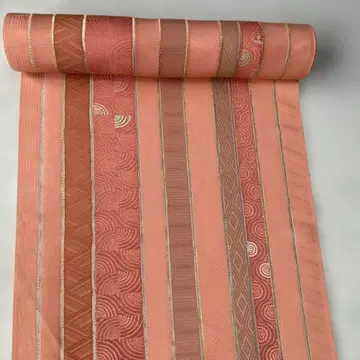 고급스러운 핑크 계열 겉옷