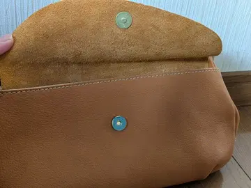 브라운 가죽 숄더백 kissora