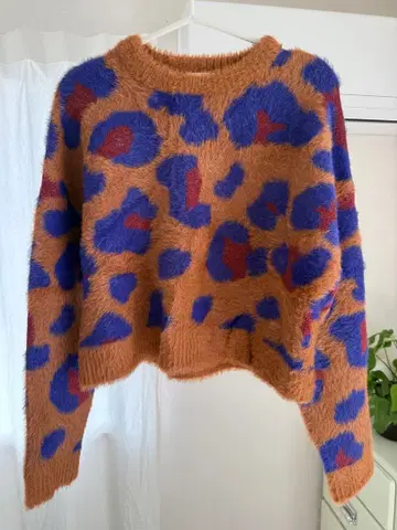레이빔즈 레오파드 무늬 복슬복슬 니트 스웨터 미착용 새상품