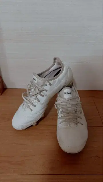 PUMA KING 축구화 화이트