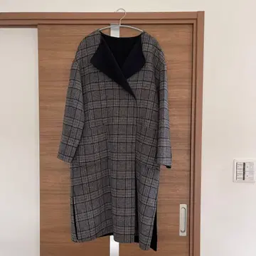 그레이 계열 체크 롱 코트 더블 버튼