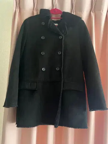 LOWRYS FARM 후드 부착 블랙 무스탕 코트