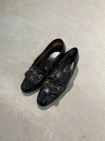 WELLINGTON 이탈리아제 비트 하이힐 펌프스 블랙