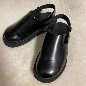 유니클로 C 크로그 슈즈 S 스트랩 샌들