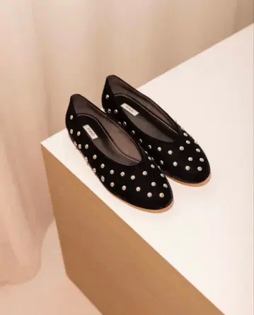 미사용 새상품 STUDS PUMPS 24.5cm ohga