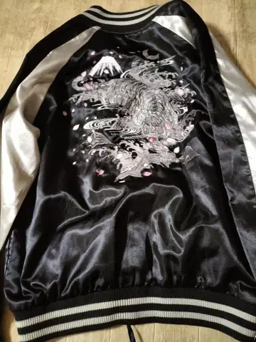 백호 호랑이와 파도 자수 스카잔 LL 블랙 화이트