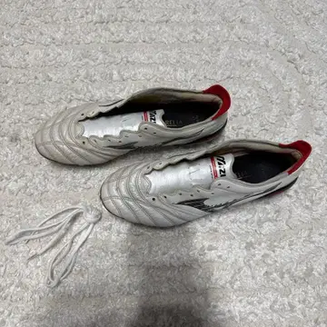 Mizuno Morelia 축구화 화이트/레드