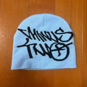 스카이블루 그래피티풍 니트 비니