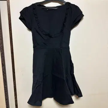 swan kiss 블랙 프릴 장식 A라인 원피스