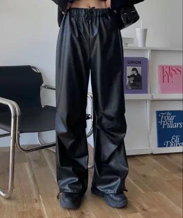 가죽 루즈 조거 팬츠 블랙