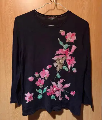 LEONARD FASHION 레오나르 꽃무늬 니트 티셔츠 네이비