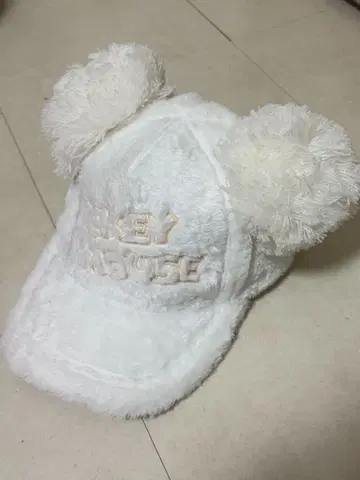 [ 디즈니 ] 미키마우스 폼폼 포함 화이트 캡