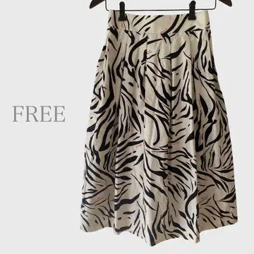 하나뿐인 제브라 패턴 플레어 스커트 화이트 블랙 허리밴딩