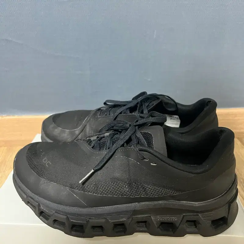 온 러닝 X 파프 클라우드 몬스터2 블랙 마그넷 260