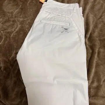 오클리 (스컬) 화이트 슬림핏 팬츠