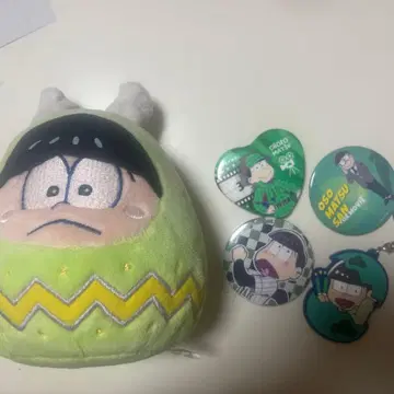 오소마츠 6쌍둥이 봉제 인형과 핀 배지 세트