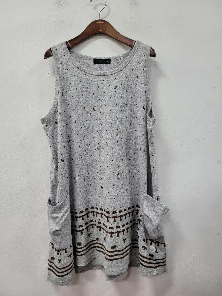 drugstorer's 회색 민소매 원피스