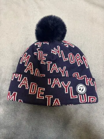 TaylorMade 네이비 니트 모자 폼폼 포함 로고 디자인
