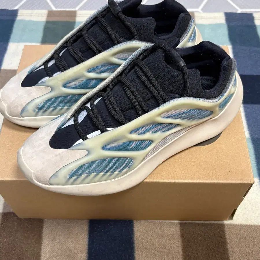 adidas gazelle silver green womens adidas Yeezy QNTM (Lifestyle Model) – Story Cape Town