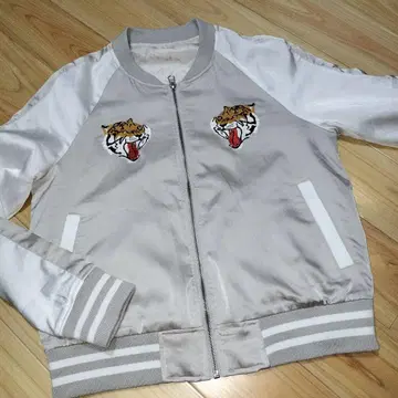 호랑이 자수 화이트 스카잔