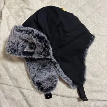 [ 새상품 ] 폴러/밀리터리 이어 플랩 캡/블랙 x 그레이