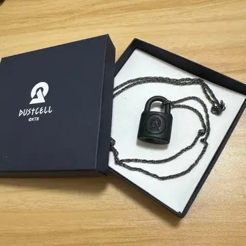 DUSTCELL 로고 마크 패드락 목걸이