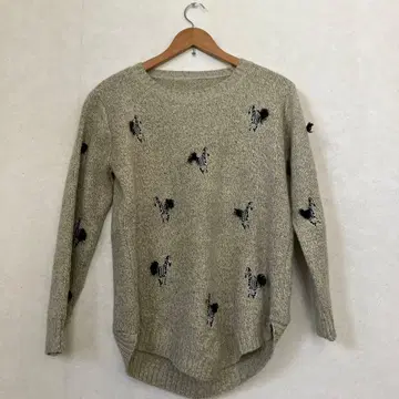 sawa alamode 제브라 자수 베이지 긴팔 니트 스웨터