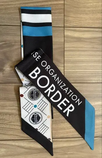 월드 트리거 리본 스카프