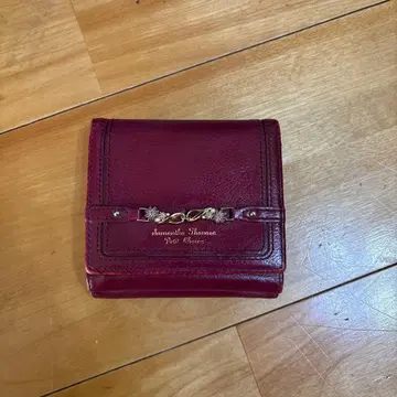 Samantha Thavasa 버건디 이단 접이식 지갑