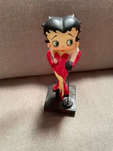 베티  부프 피규어