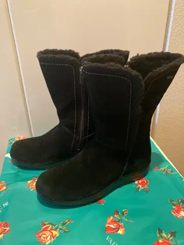 클락스 미사용 블랙 스웨이드 지퍼 부츠