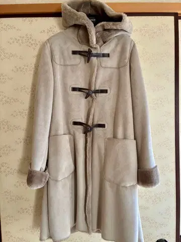 후드 부착 베이지 무스탕 코트 36size