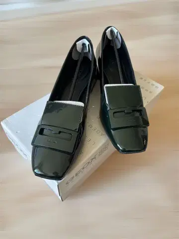 GEOX 다크 그린 로퍼 힐 포함