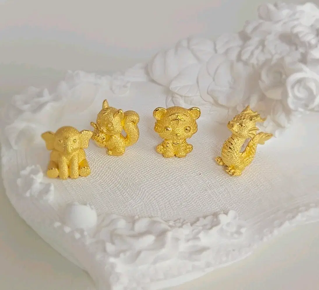 Pure gold medal green pendant #순금,#팬던트,#메달,#한돈,#1돈 on Bunjang Global Site.