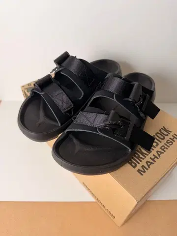 BIRKENSTOCK과 Maharishi의 별주 모델